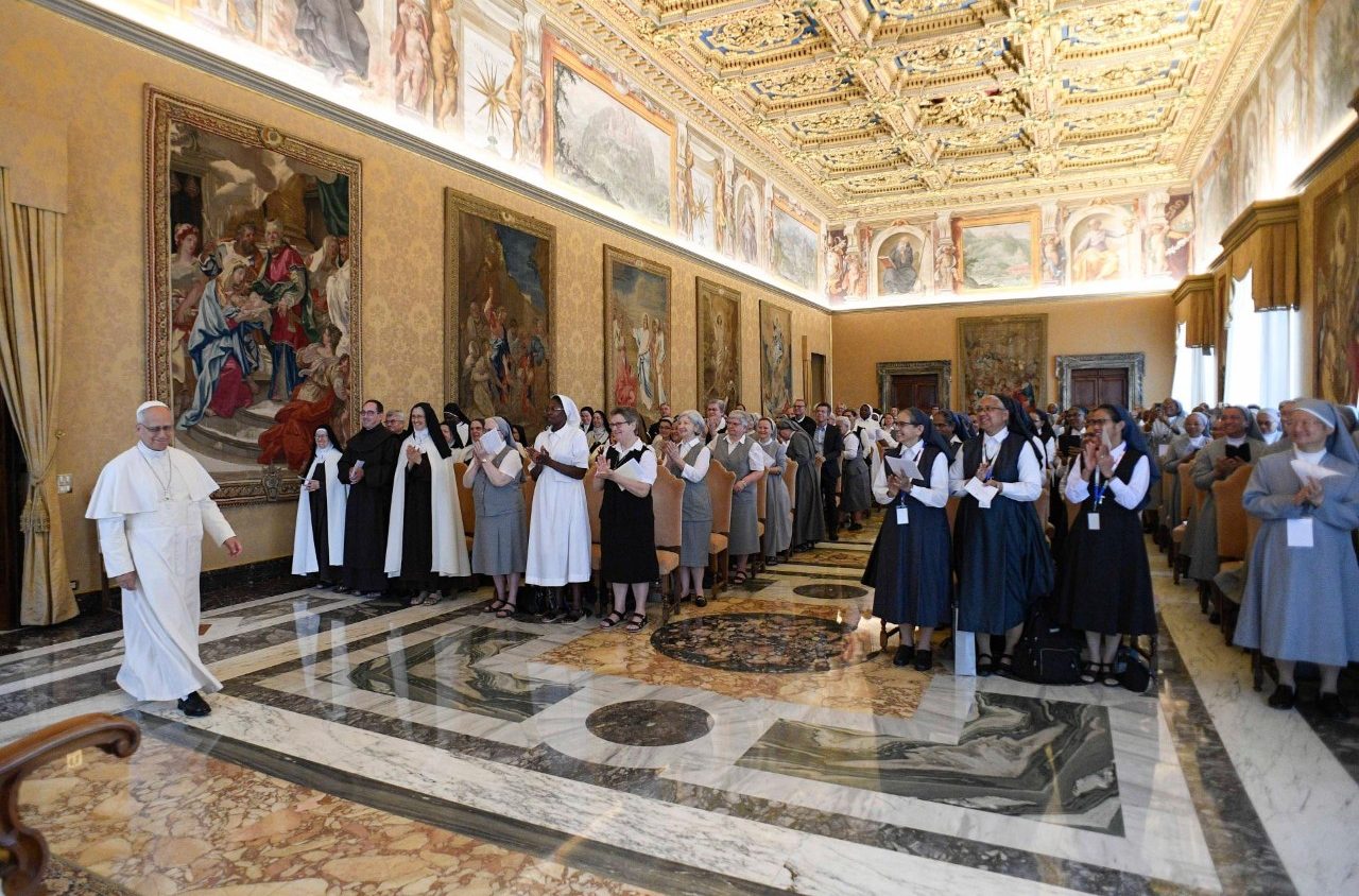 Papa Leone XIV riceve le religiose: «Una donna forte, ben superiore alle perle»