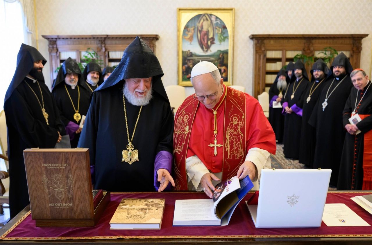 Leone XIV accoglie il Catholicos Aram I: «Senza unità nella fede non può esserci ristabilimento della comunione»