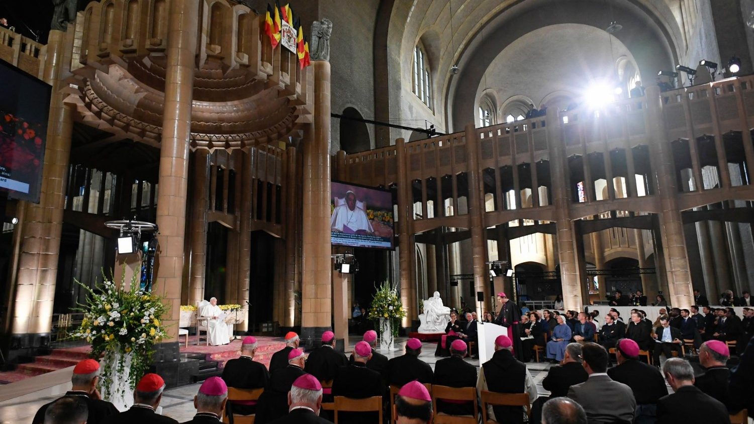 Papa Francesco al clero in Belgio: «Volgiamo lo sguardo avanti, non chiusi in noi stessi»