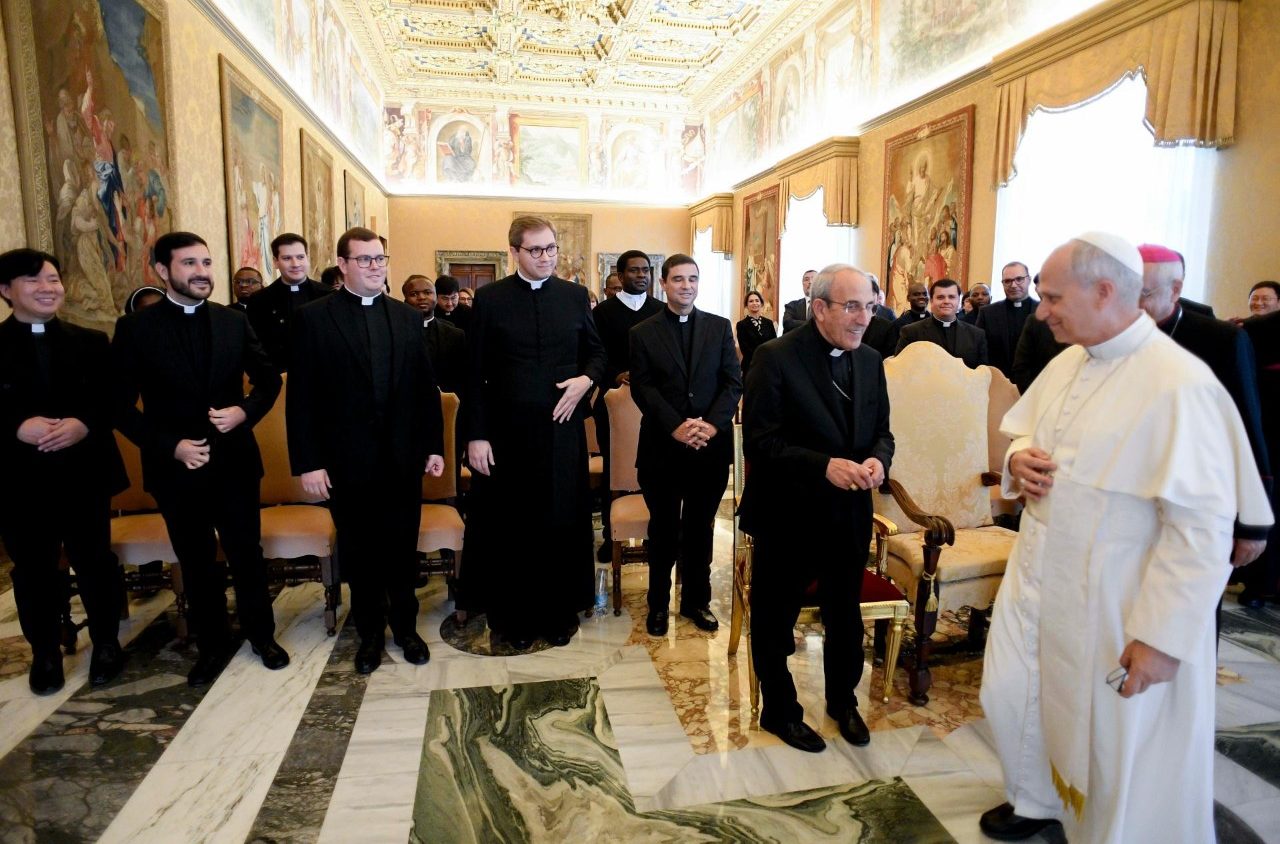 Leone XIV riceve il Collegio Portoghese: «Una Chiesa universale, policroma nell’unità e polifonica nella comunione»