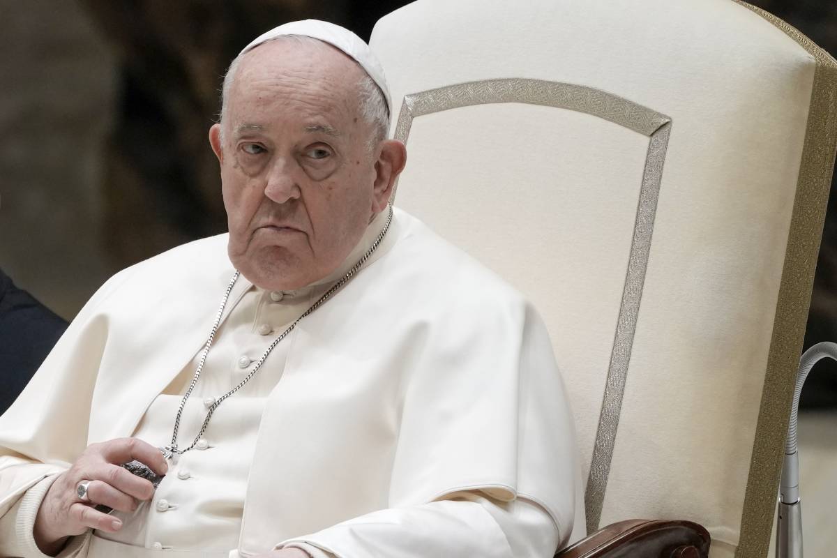 Il Papa firma un altro Chirografo. Le casse della Santa Sede languono