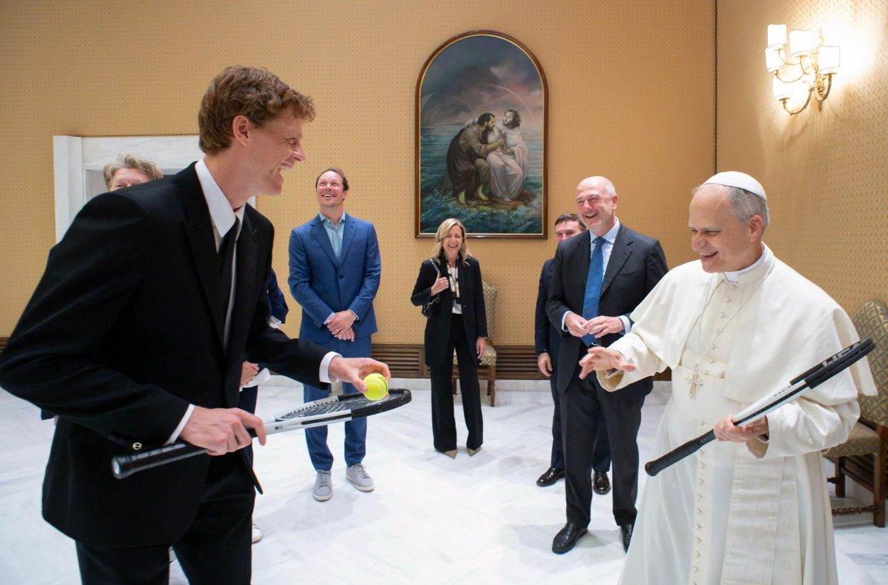 Leone XIV sceglie la croce della carità: il dono del Circolo San Pietro