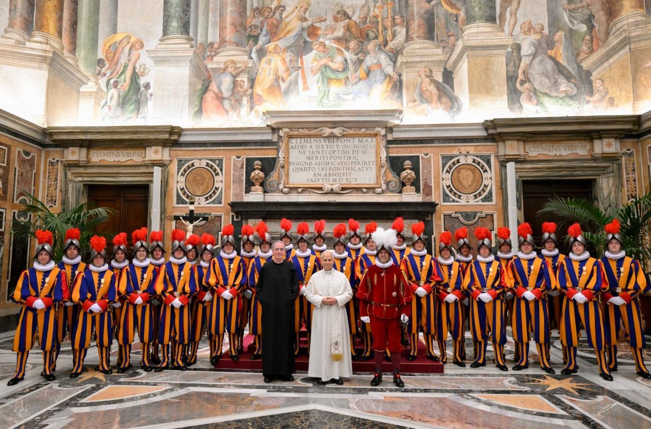 Leone XIV alle Guardie Svizzere: «Più che soldati, siete servitori a immagine di Cristo»