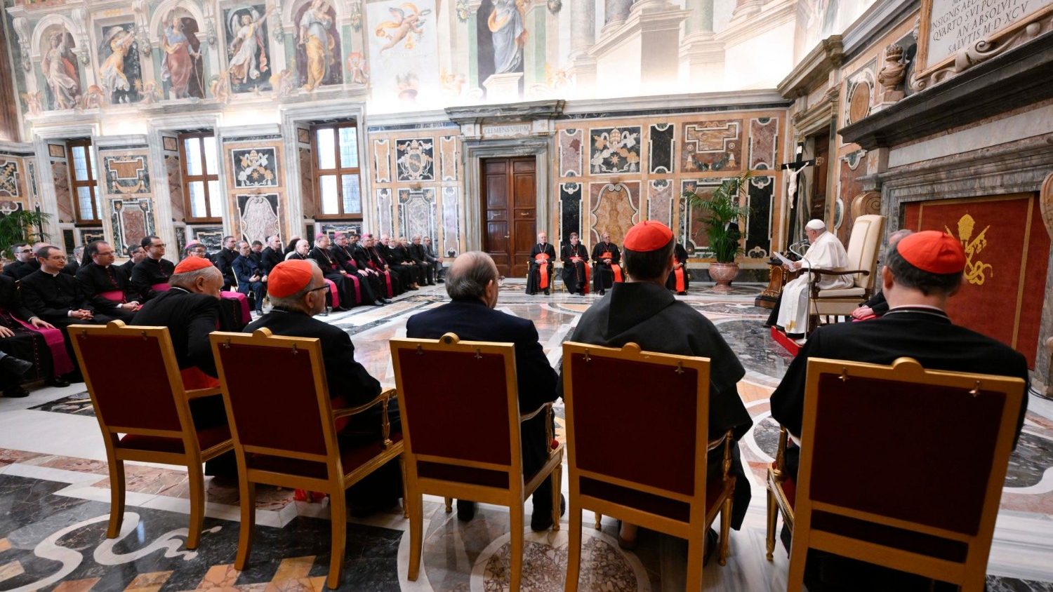 Papa Francesco: «La maggior parte dei preti si prodiga con fede per il Popolo di Dio»
