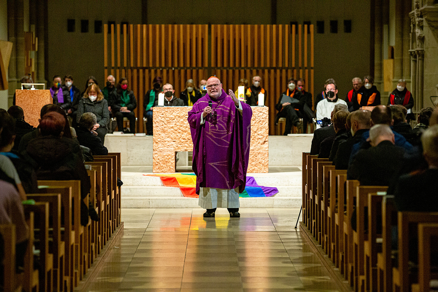 Cardinal Marx celebra con la comunità LGBTQ+
