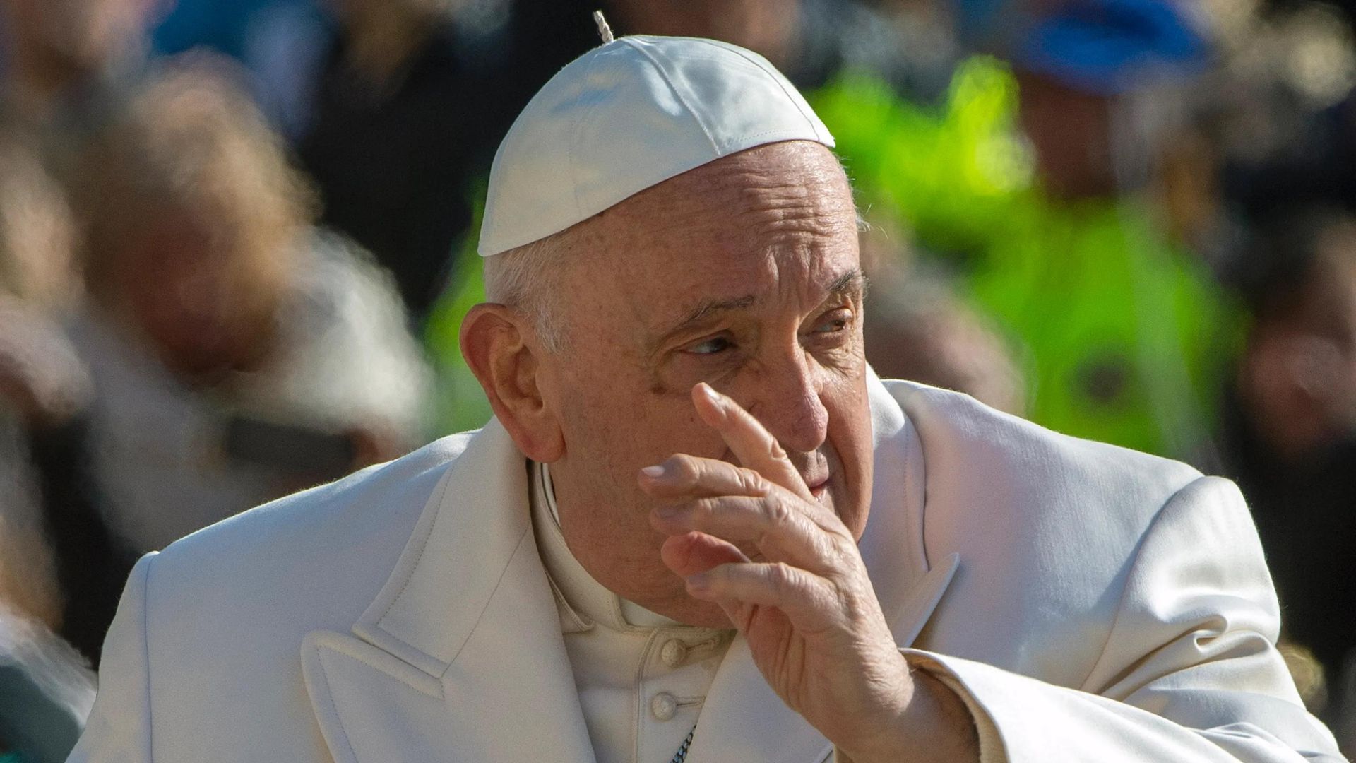 Fiducia Supplicans. Papa Francesco mette nel cassetto il Benedizionale