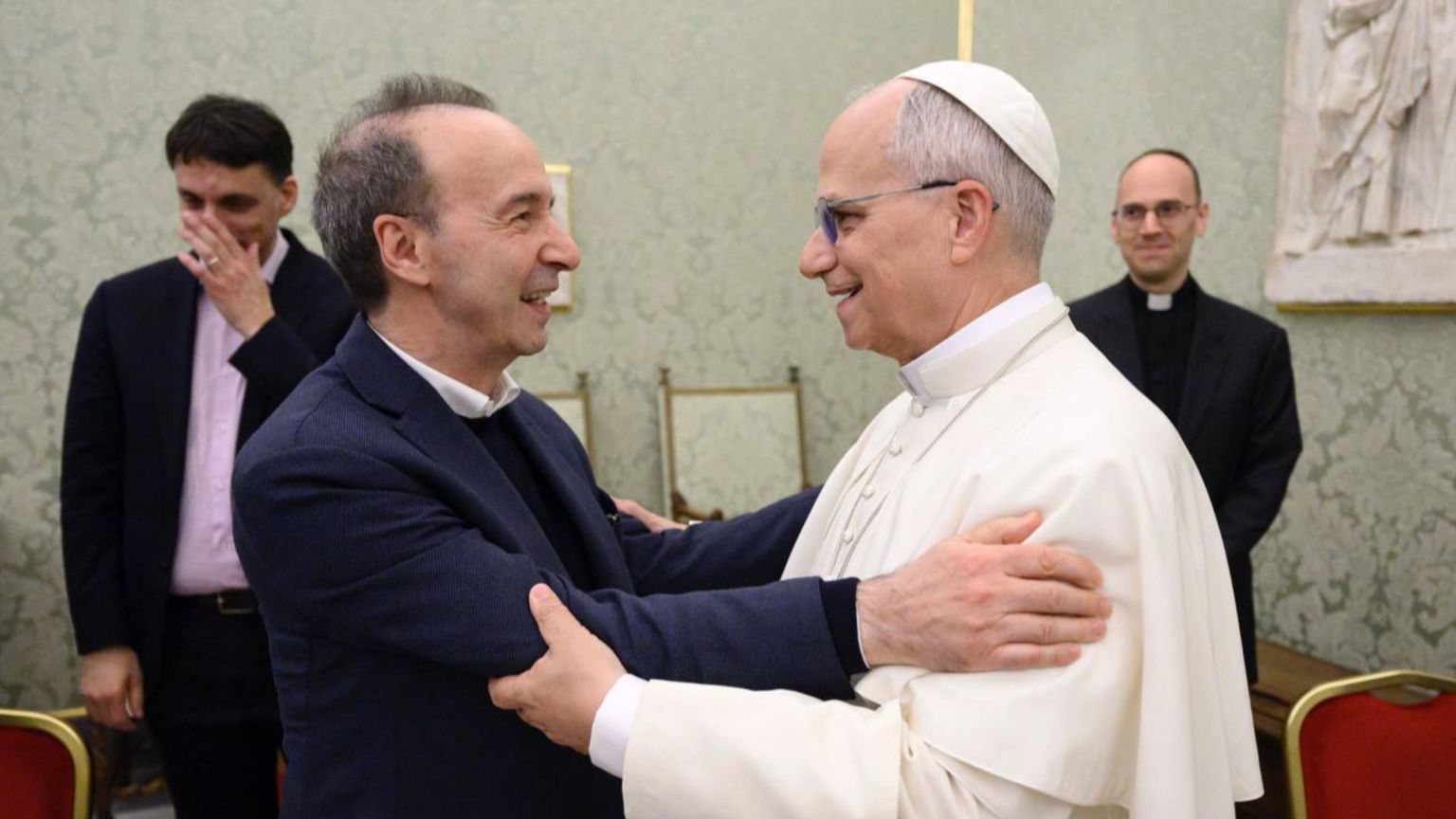 Scandalo. Benigni parla di San Pietro in televisione