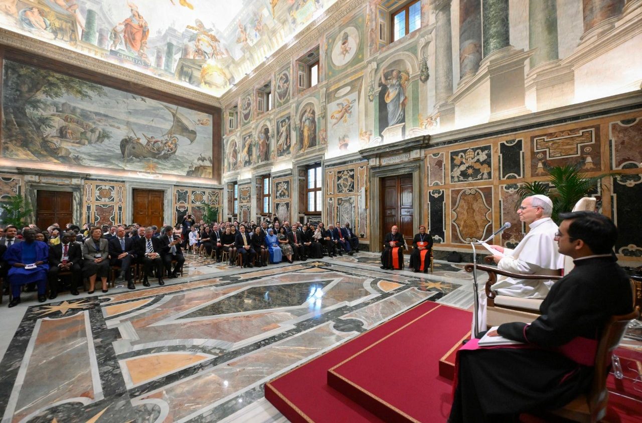 Leone XIV ai legislatori cattolici: «L’intelligenza artificiale non diventi strumento di colonialismo ideologico e digitale»