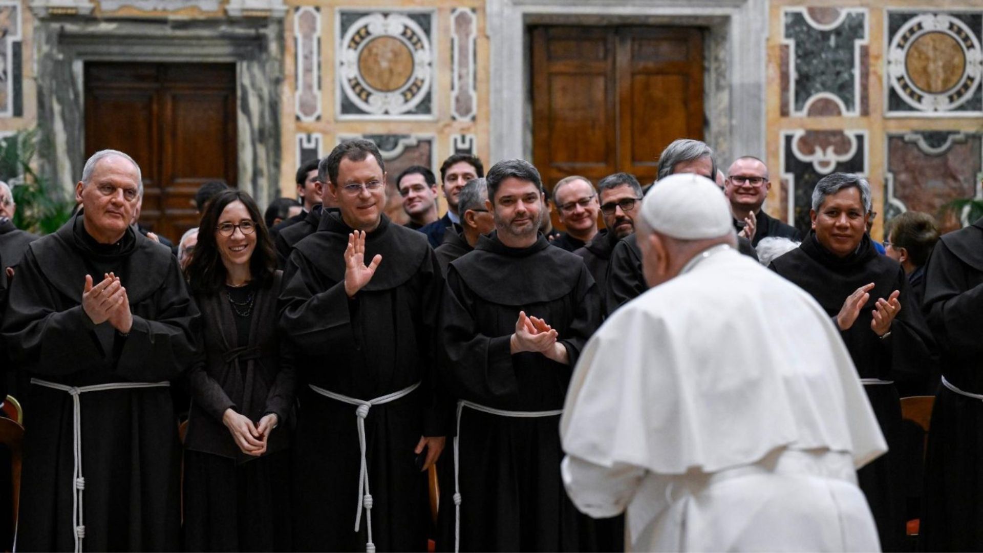 Il Papa: «Ci sono troppe Università ecclesiastiche a Roma». E lui ne istituisce ancora