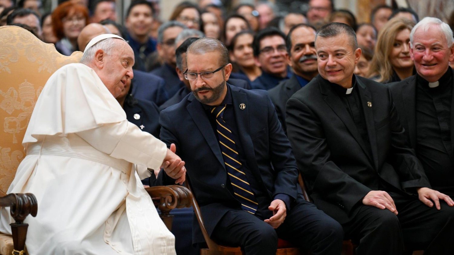 Papa Francesco: «Dobbiamo continuare la missione affidataci dal Signore evangelizzando anche attraverso i media»
