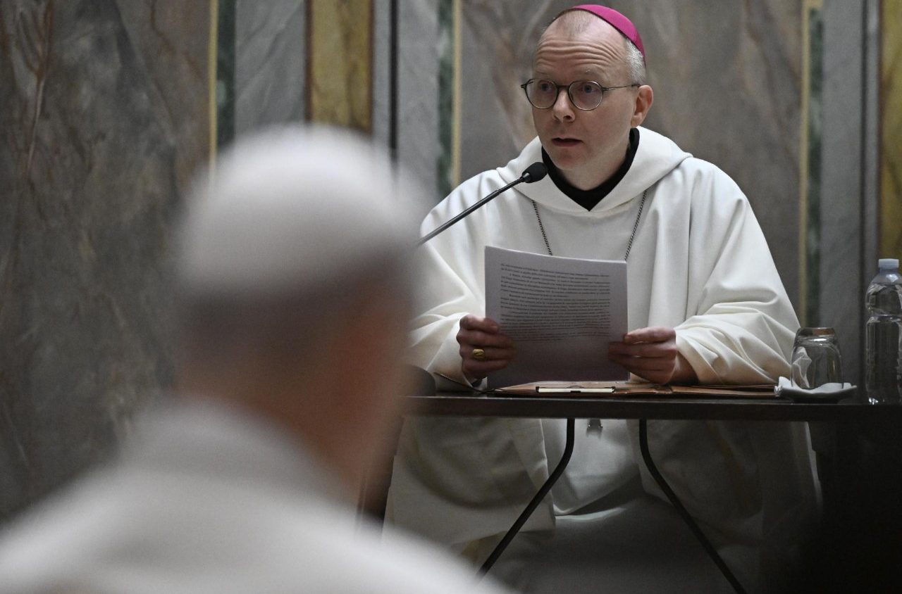 Ejercicios Espirituales. Varden a la Curia: «Emprendamos un éxodo cuaresmal del egocentrismo y del orgullo».