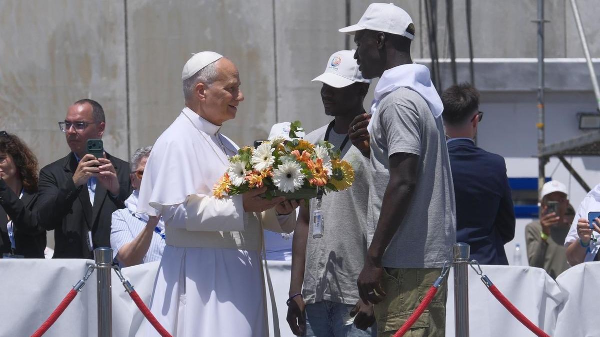 «Tutti siamo migranti». Leone XIV a Tenerife visita il centro di accoglienza Las Raíces
