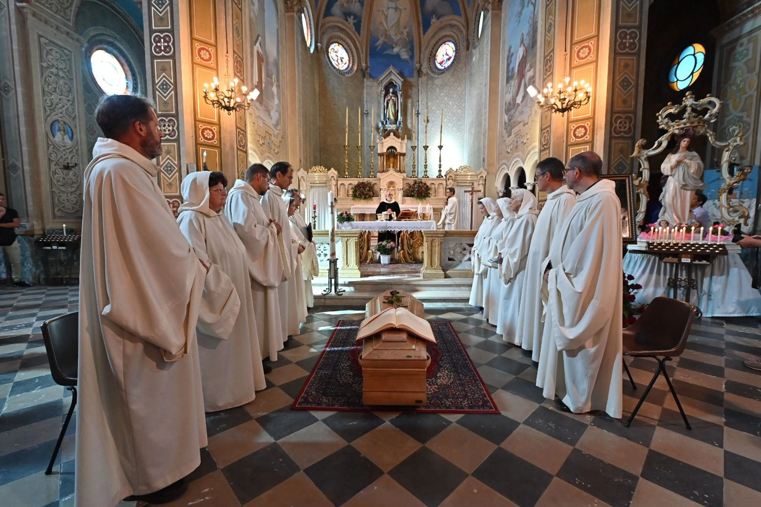 Enzo Bianchi’s final farewell, among the vineyards of Monferrato