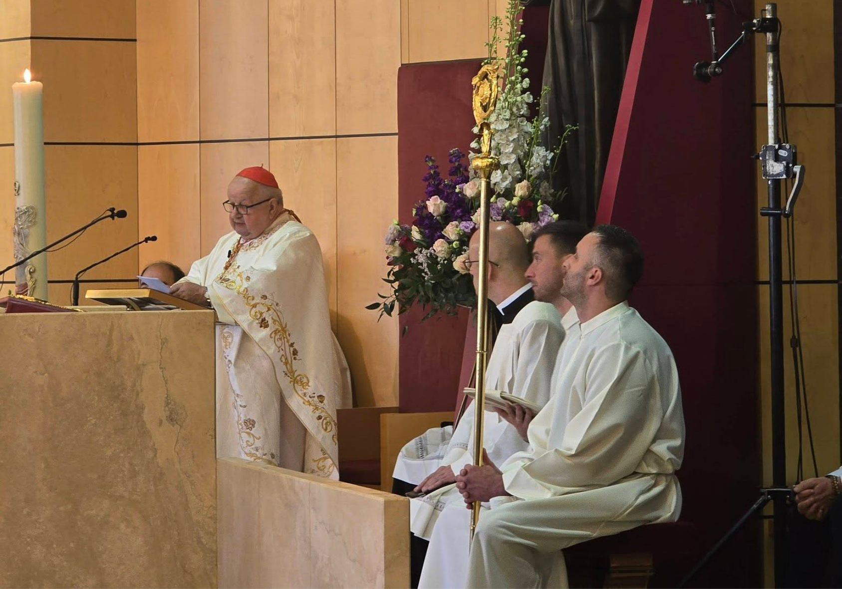 Il cardinale Dziwisz a Cascia: «Nel cuore di Rita non c’era spazio per l’odio»