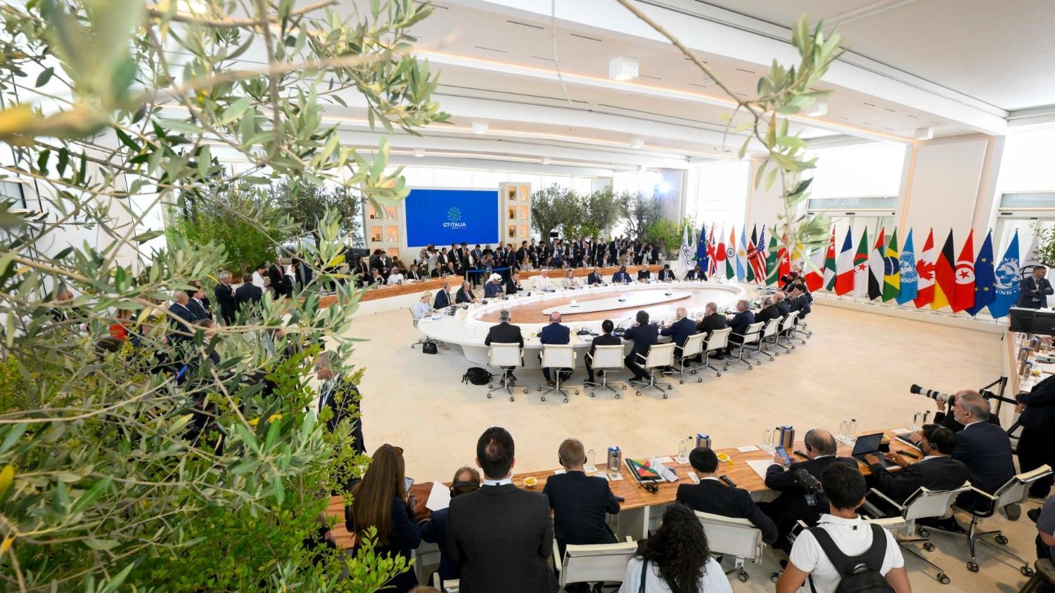 Papa Francesco al G7: «Intelligenza artificiale uno strumento affascinante e tremendo»