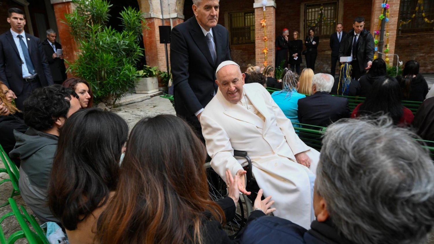 Venezia. Papa Francesco alle detenute: «Nessuno toglie la dignità di una persona, nessuno!»