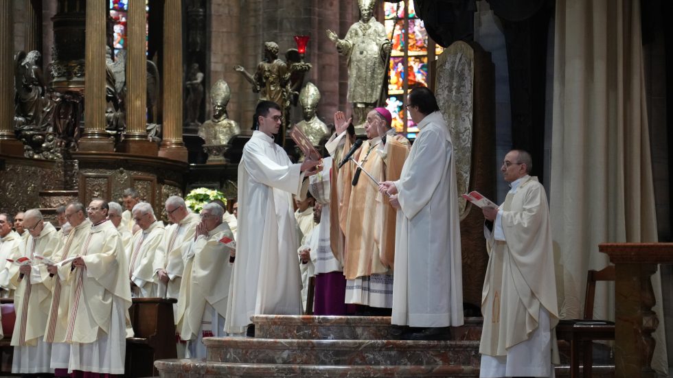 Milano. Mons. Delpini apre l'anno santo: «Chiediamoci quale è il conflitto al quale io voglio porre fine?»