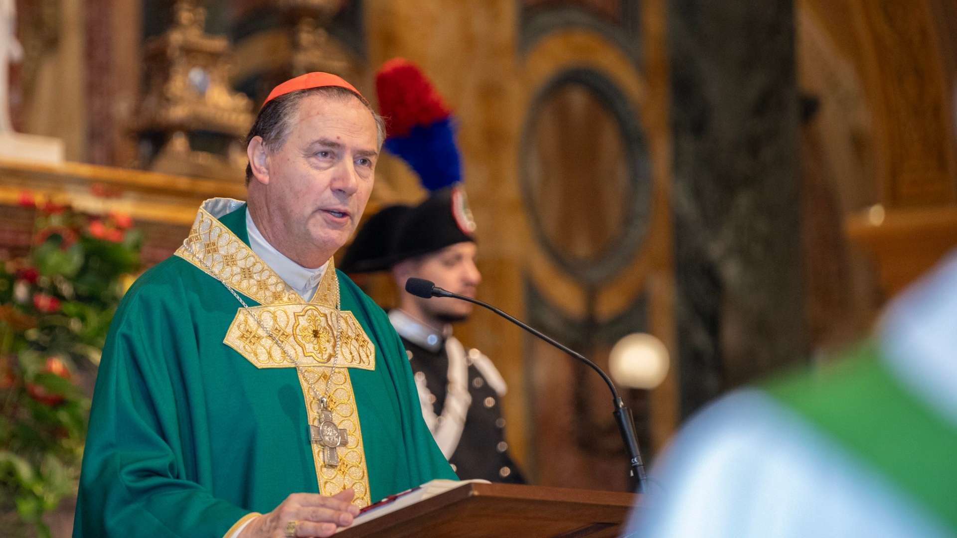 Fernández Artime scrive ai salesiani. La Chiesa da undici anni è sprofondata nella papolatria
