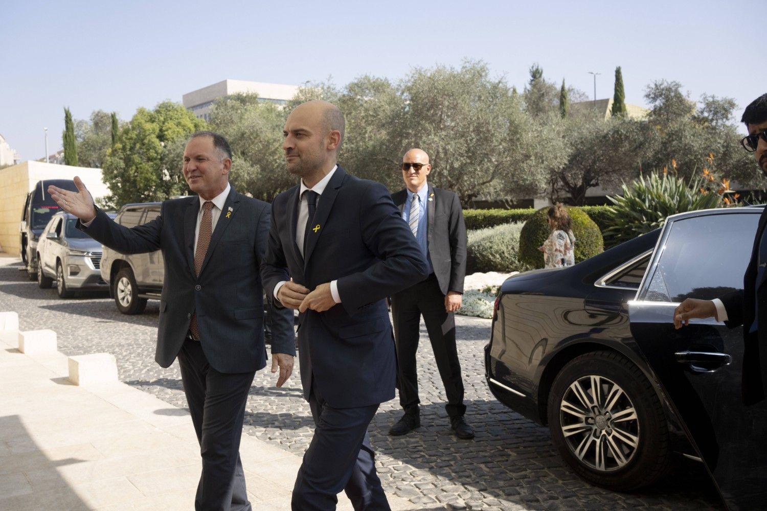 Gerusalemme: la polizia nazista di Netanyahu irrompe nella Chiesa del Pater Noster