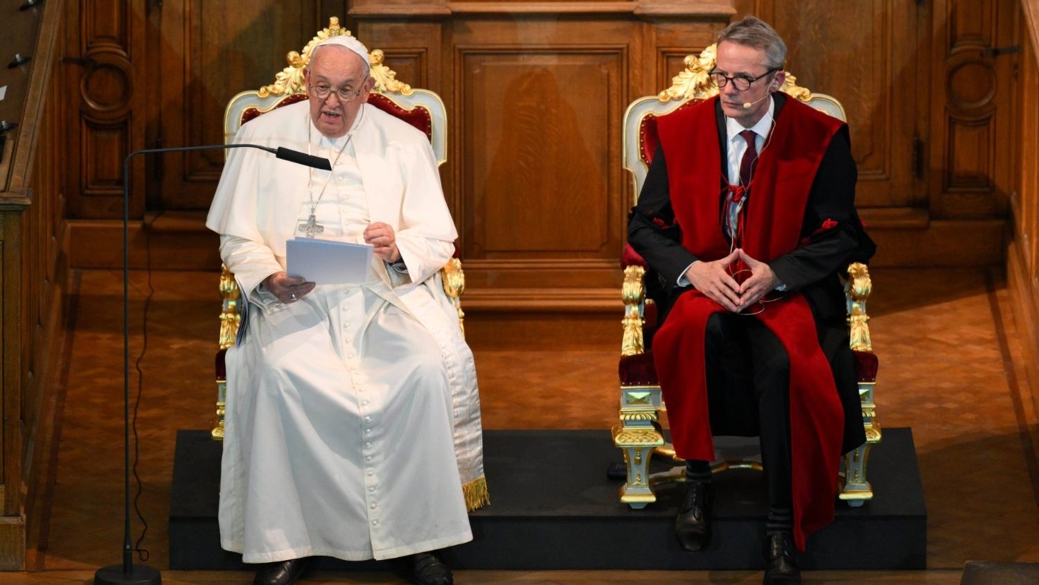 Papa Francesco all'università: «Allargate i confini della conoscenza!»
