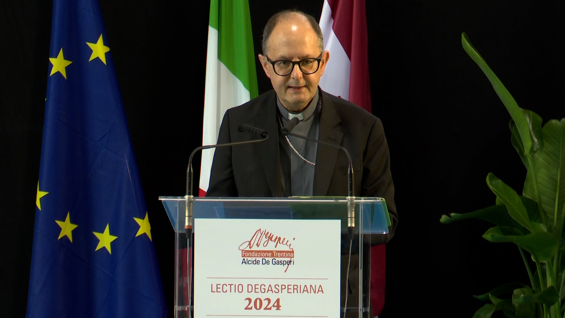 Alcide De Gasperi. Mons. Maffeis: «Il profeta è come un piolo conficcato». Al meeting una mostra sul servo di Dio