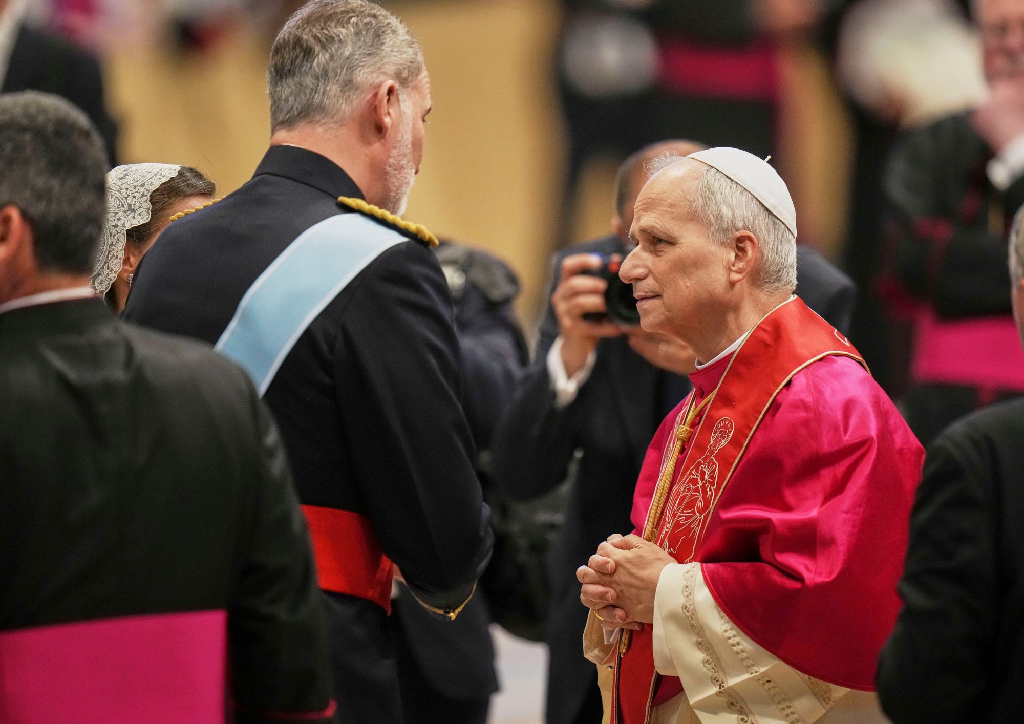 How an anonymous tweet spawned the fake news about Macron and Pope Leo XIV