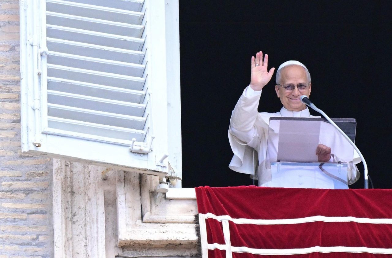 Papa Leone XIV all’Angelus: “La salvezza passa per la porta stretta”