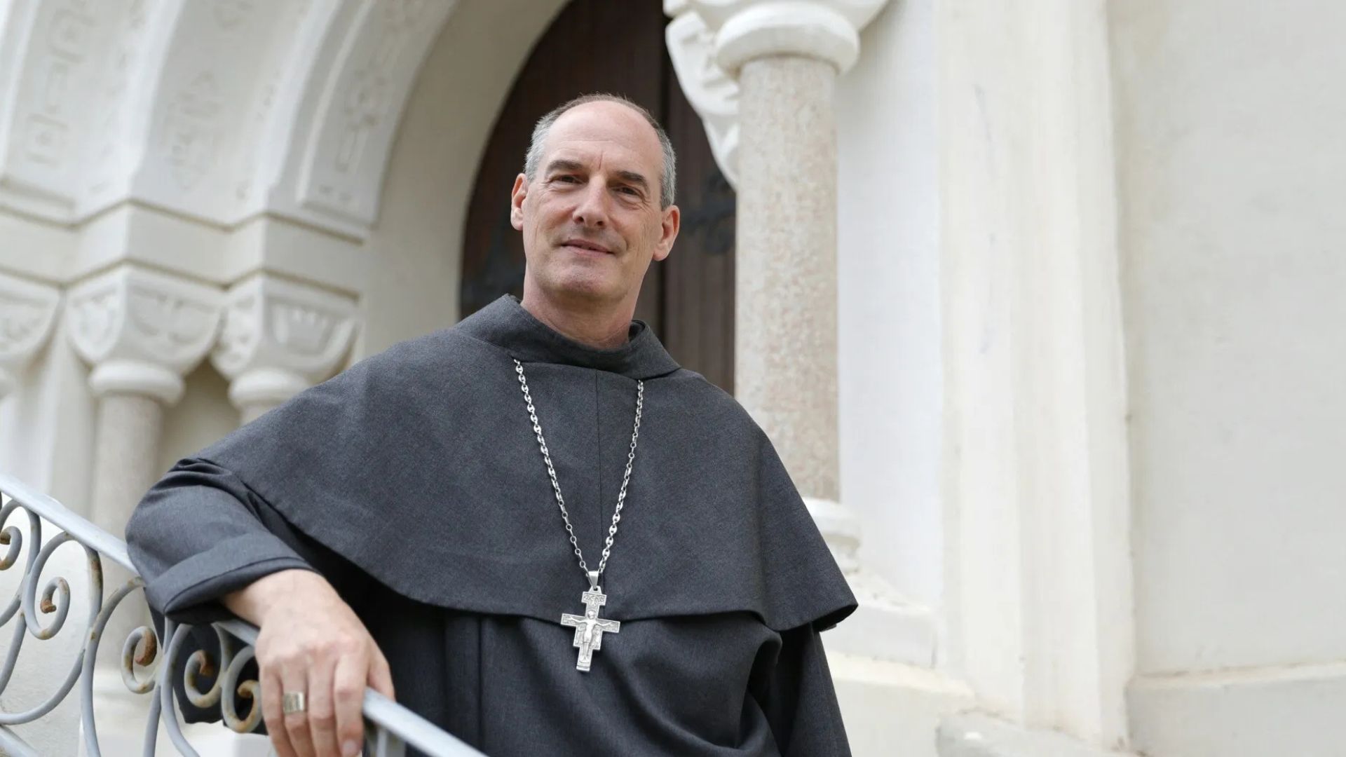 Cardinale François Bustillo: «I cattolici non sono morti»