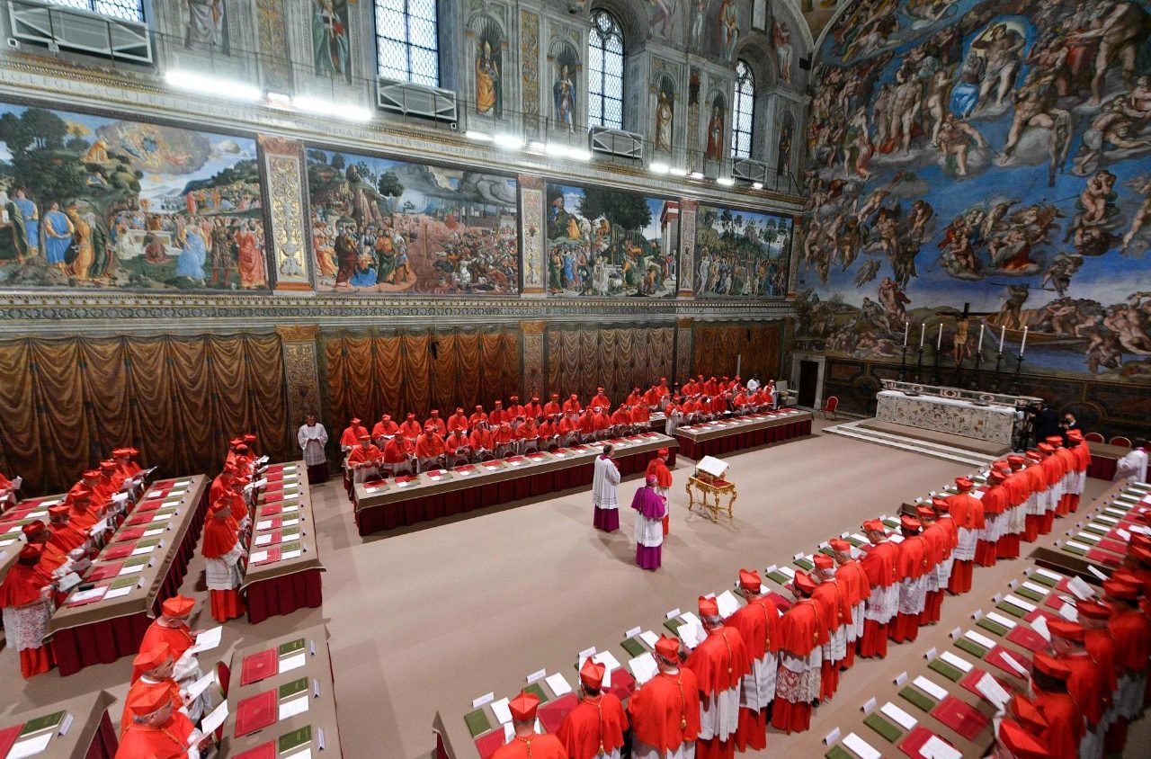 Conclave. Extra Omnes!