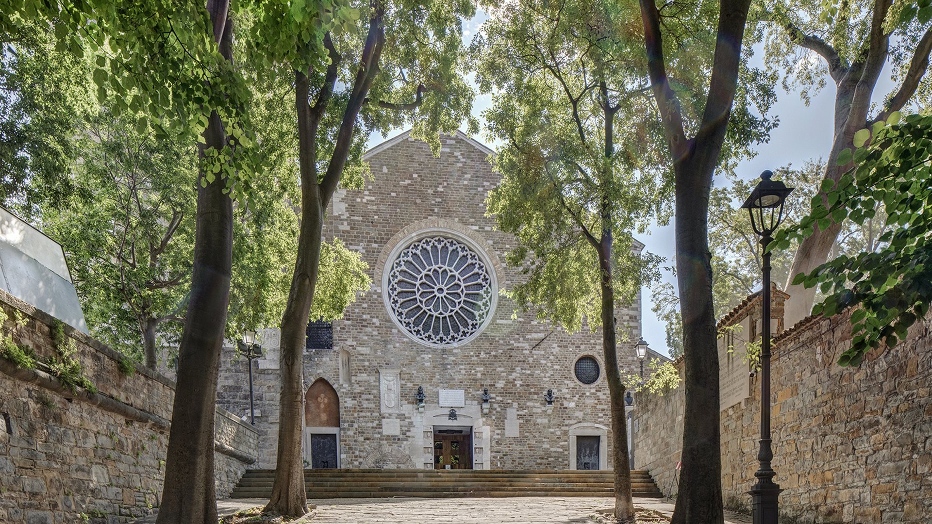 Trieste. Mons. Trevisi indica le chiese giubilari per l'Anno Santo.
