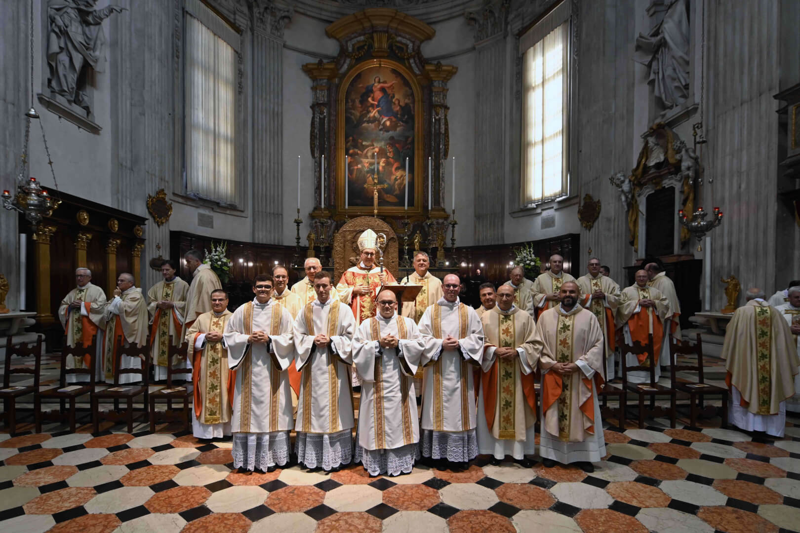 Mons. Tremolada ordina 4 diaconi. «Siate luce. A volte il bene non ritorna, deve essere gratuito»