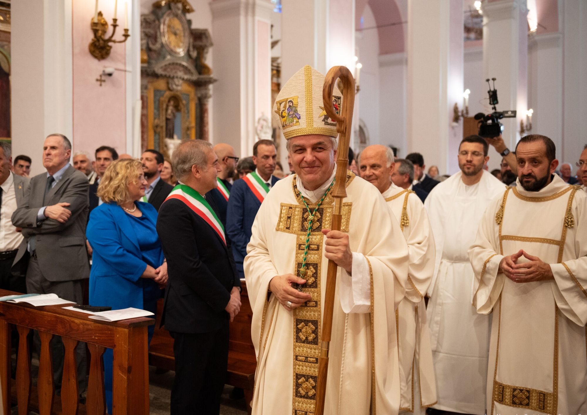 Il laboratorio Palmieri: manuale di disastri episcopali per aspiranti vescovi senza criteri