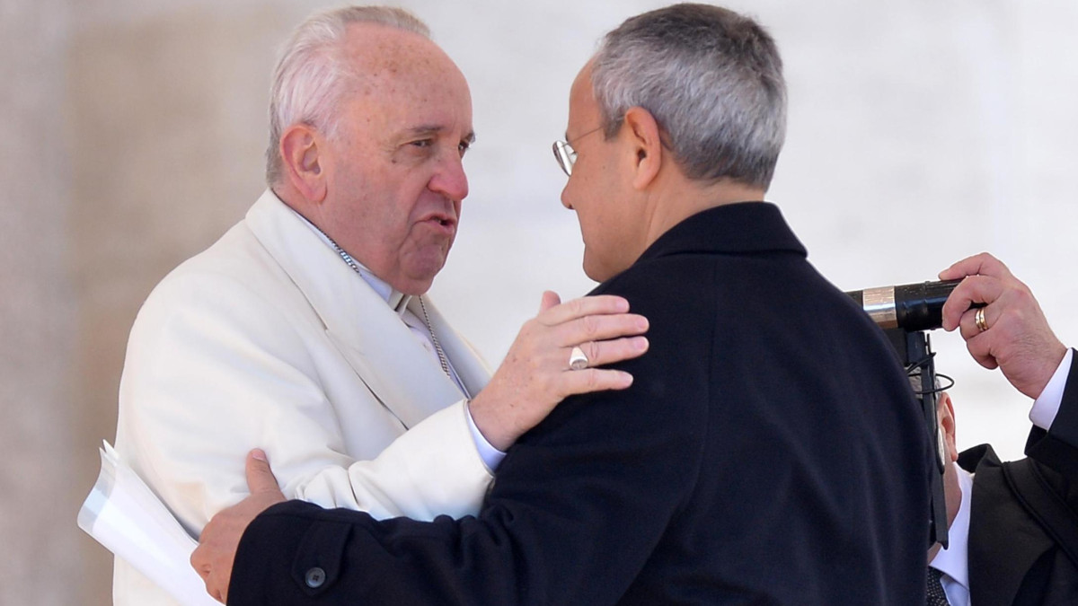 Il Cardinale Farrel contro Julián Carrón: metodi di governo dannosi