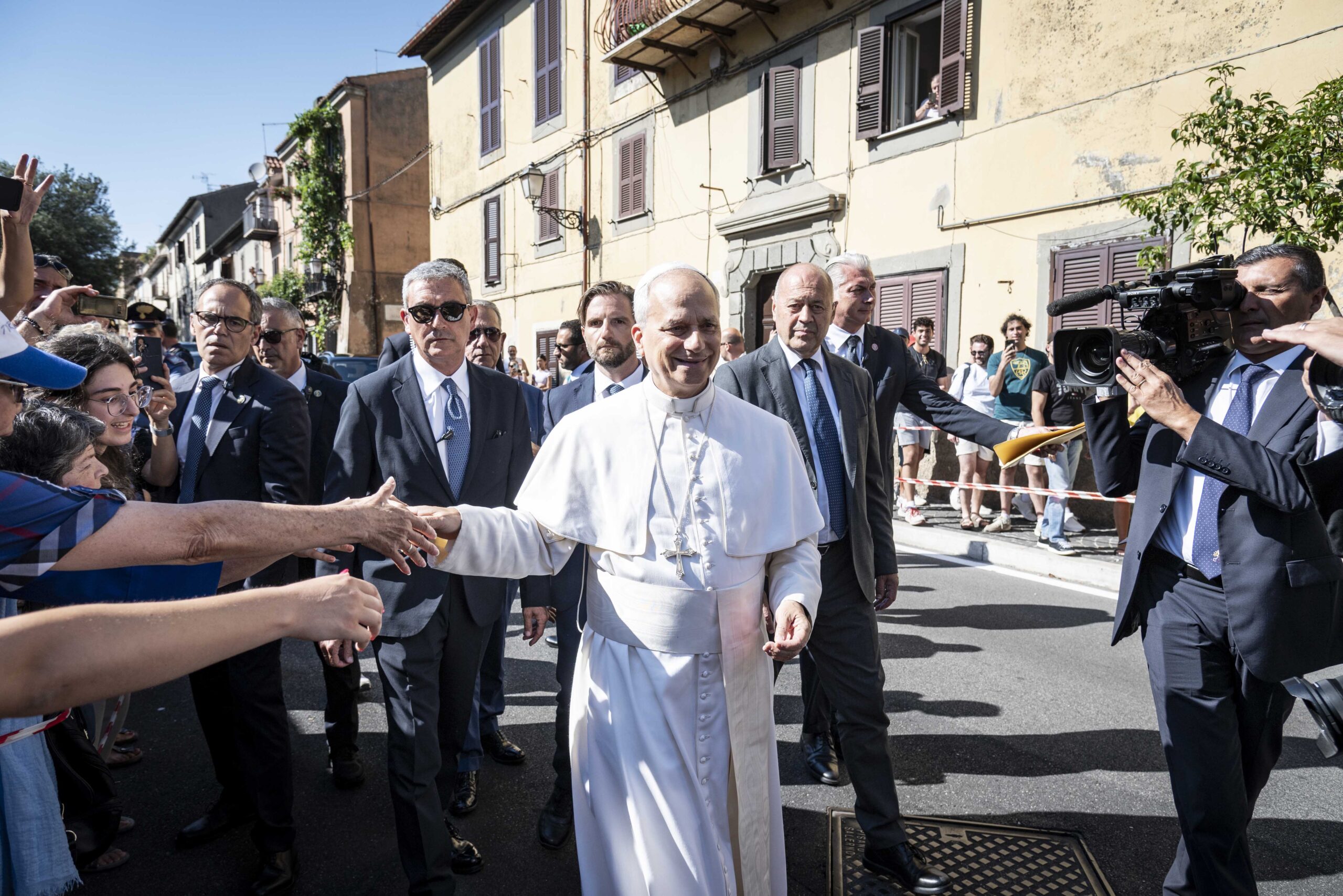 Leone XIV a Castel Gandolfo. Un fuori programma nella festa della Natività di Maria