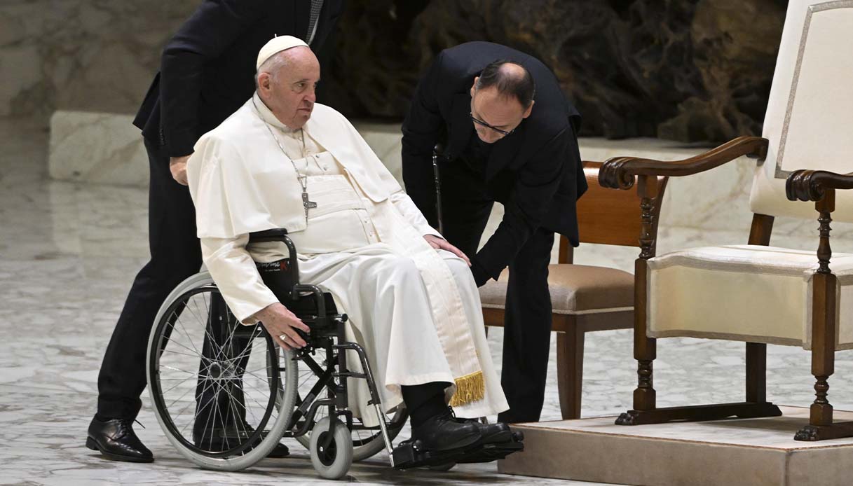 Papa Francesco al Gemelli. Lo staff: «Una polmonite che nel 2023 riuscimmo a scongiurare»