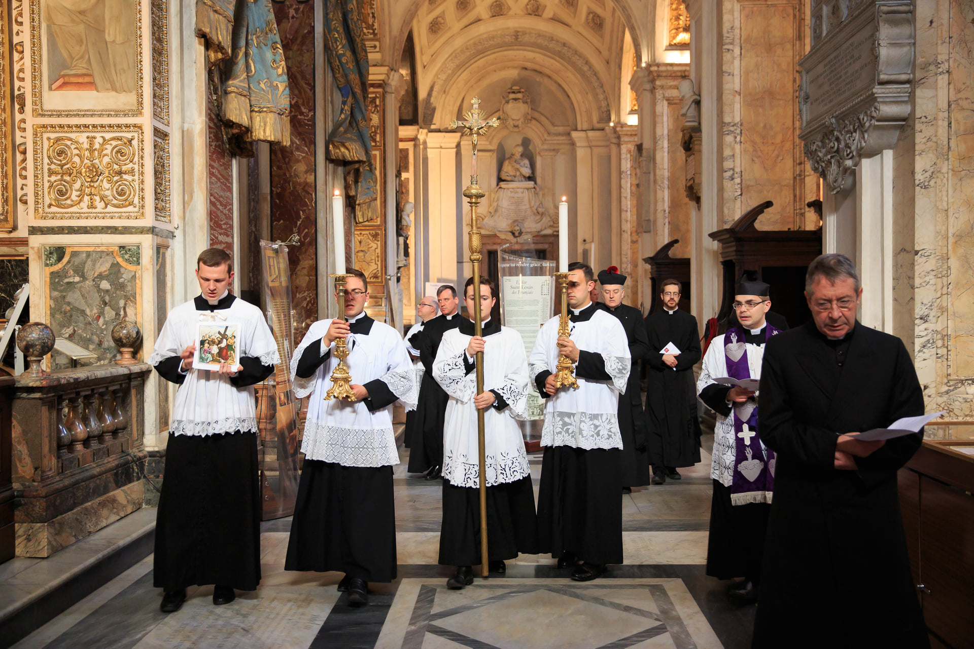 Do púlpito à fofoca: Igreja ou seita?