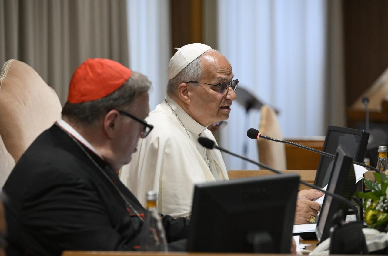 Consistorio extraordinario, segunda jornada: León XIV se despide de los cardenales con el icono de Emaús