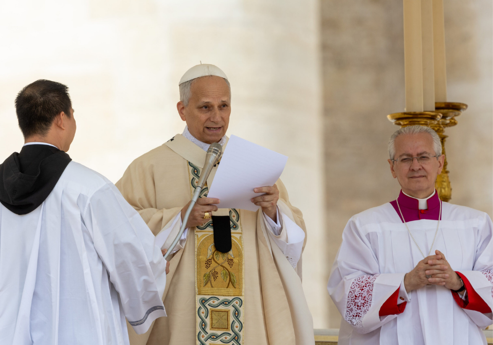 I colori della liturgia: un calendario dipinto sulle vesti del sacerdote