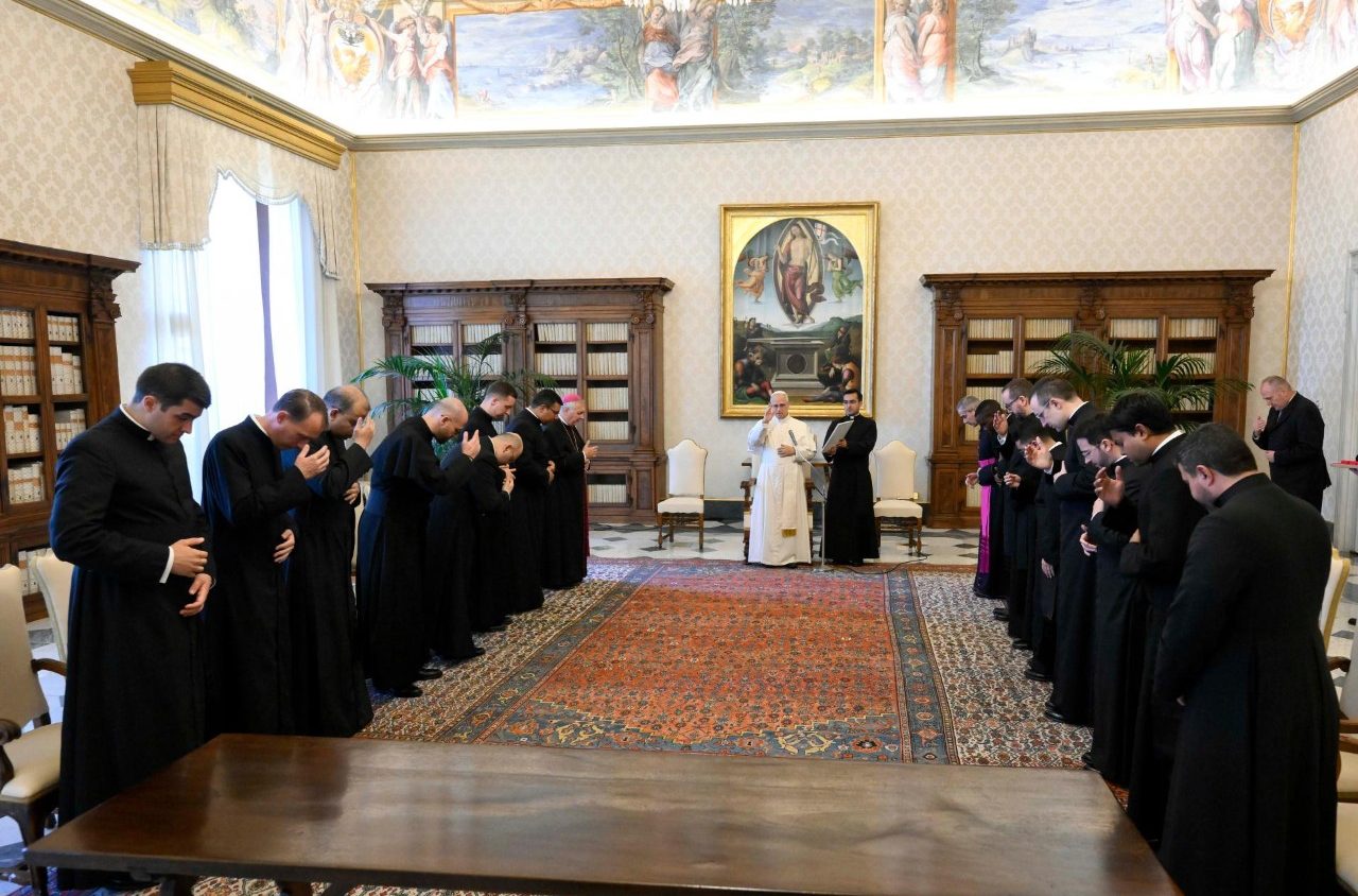 Leone XIV ai sacerdoti dell'Accademia: «Siate umili e miti, capaci di ascolto»