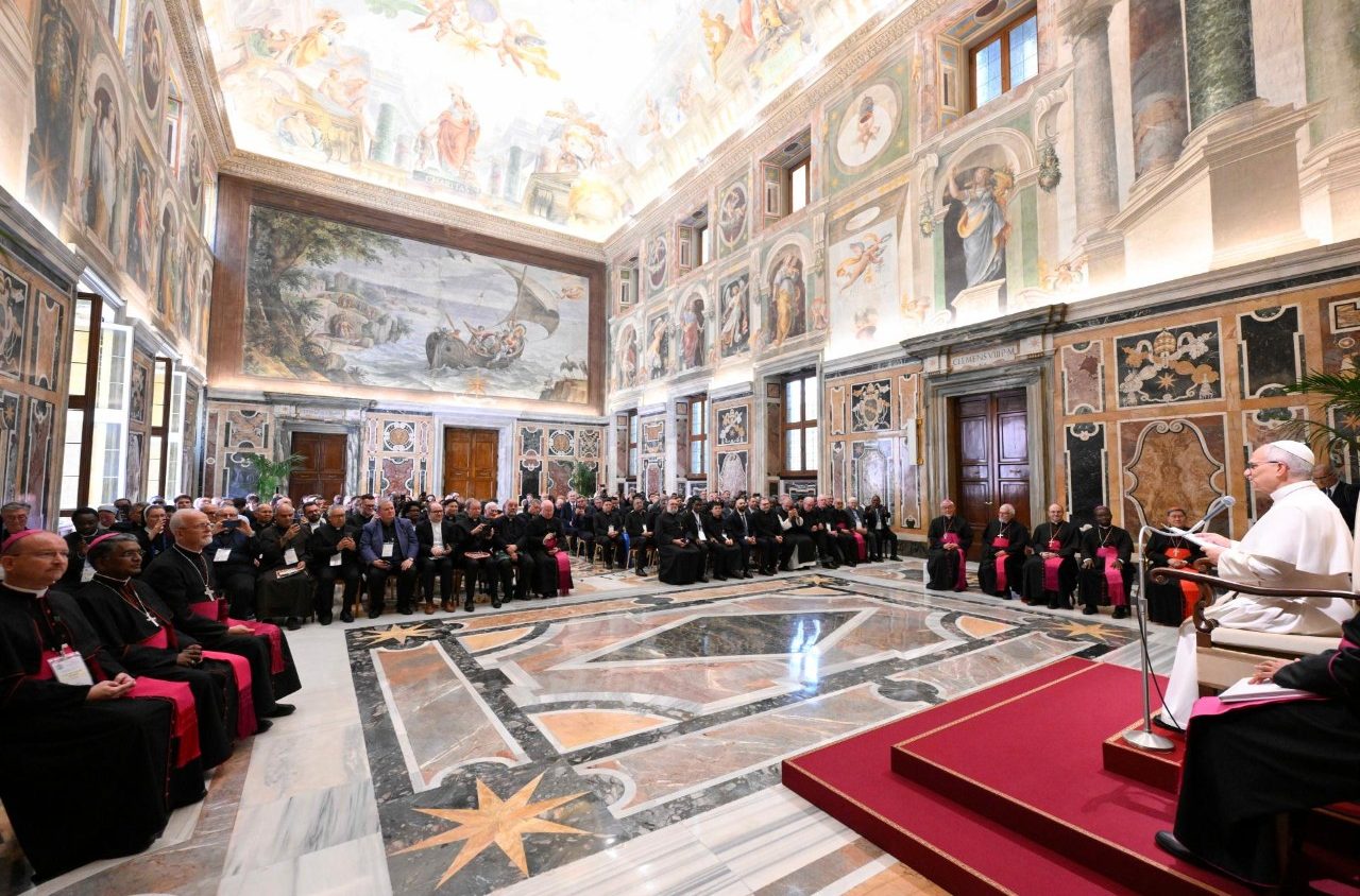 Leone XIV: «Fulton Sheen è stato un faro di fede, speranza e amore che per decenni ha brillato attraverso i mezzi radiofonici e televisivi»