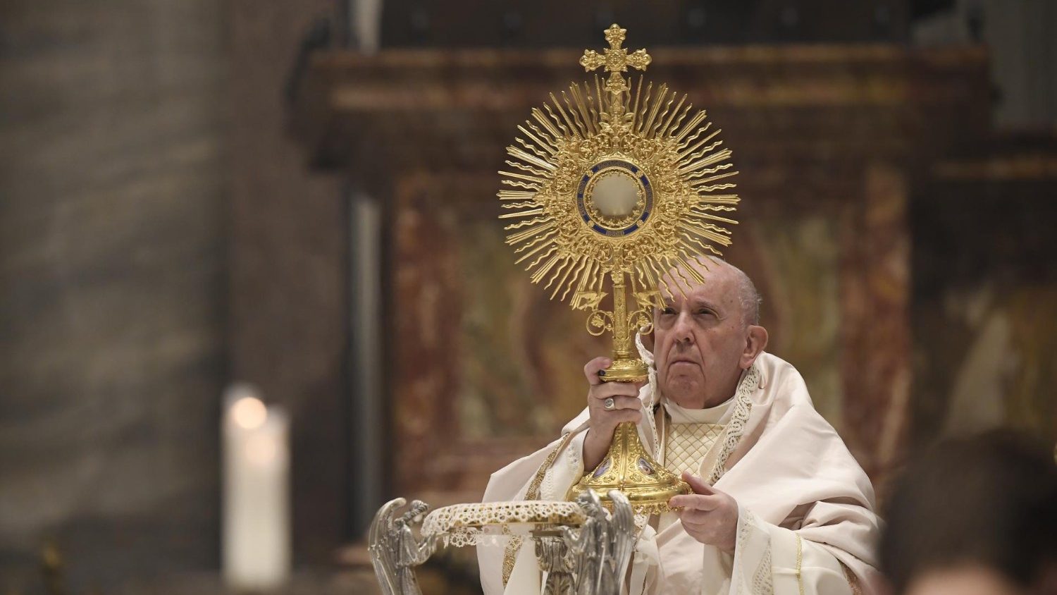 24 ore per il Signore. Nelle Chiese giubilari si favorisca l'adorazione continua