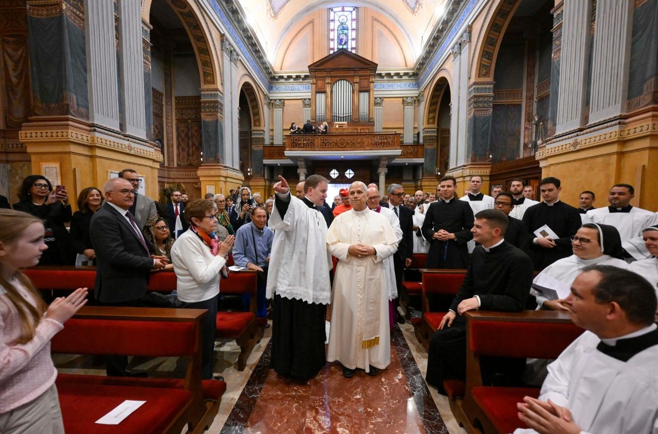 Quando un altare diventa trappola. La Chiesa dei salotti liturgici