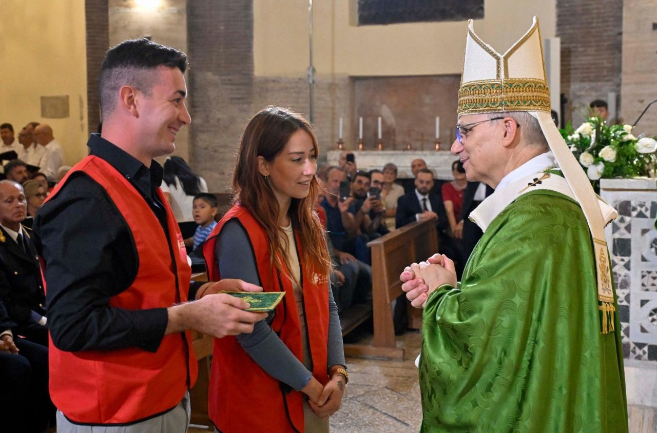 Leone XIV celebra con i poveri e invita a scegliere la pace che costa coraggio: «Il fuoco dell’amore, non delle armi»