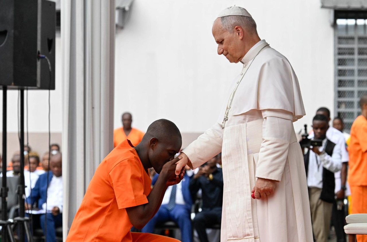 Leone XIV al carcere di Bata: «Non c'è giustizia senza riconciliazione»