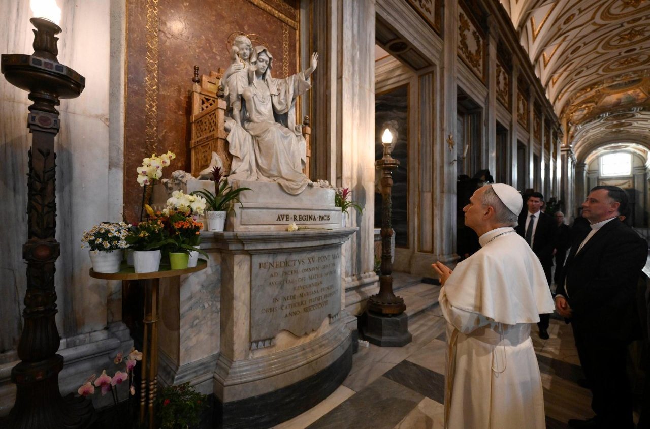 Leone XIV in visita alla Salus Populi Romani