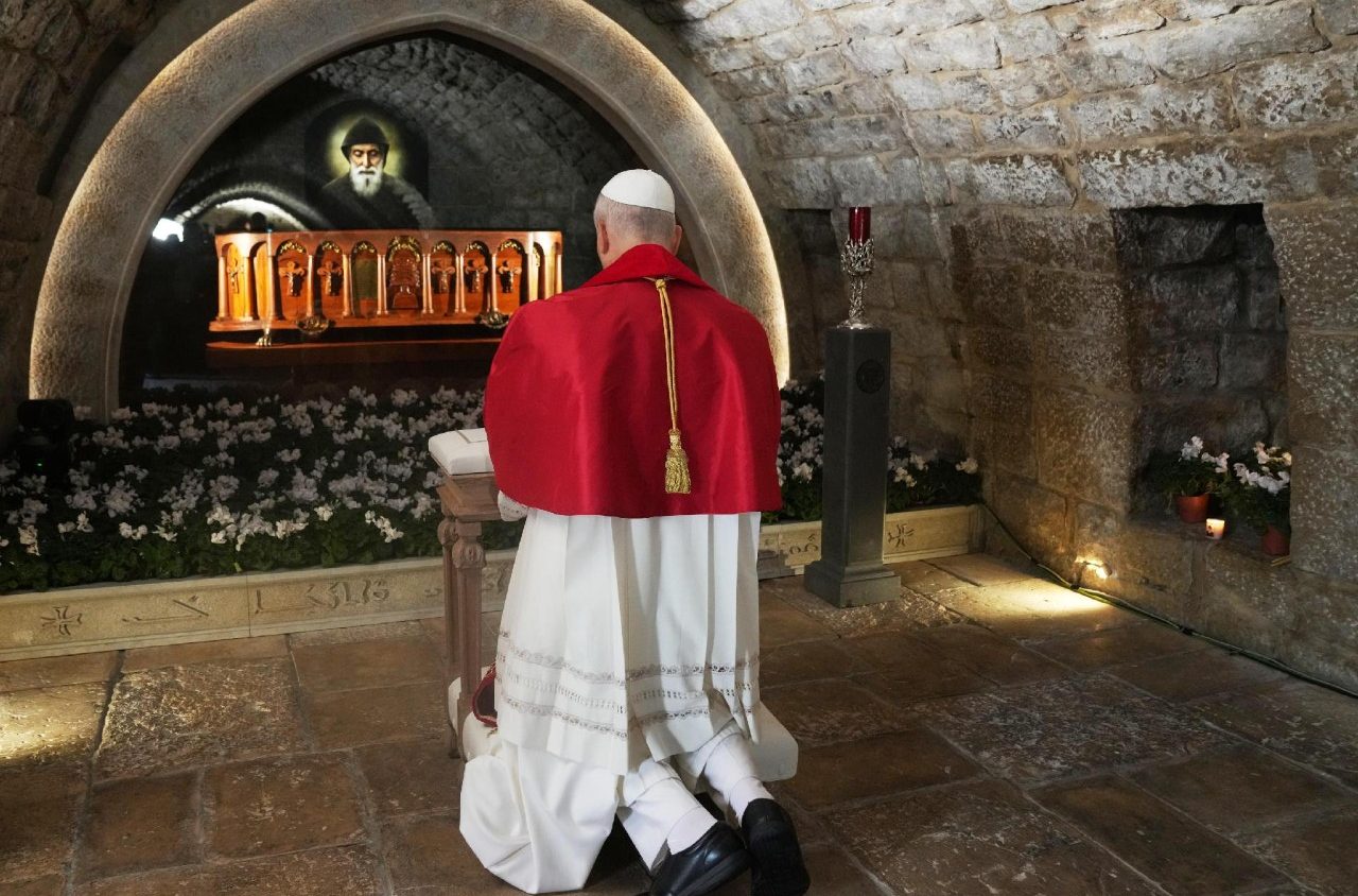 Nelle alture libanesi, il Papa rilancia l’ora della preghiera