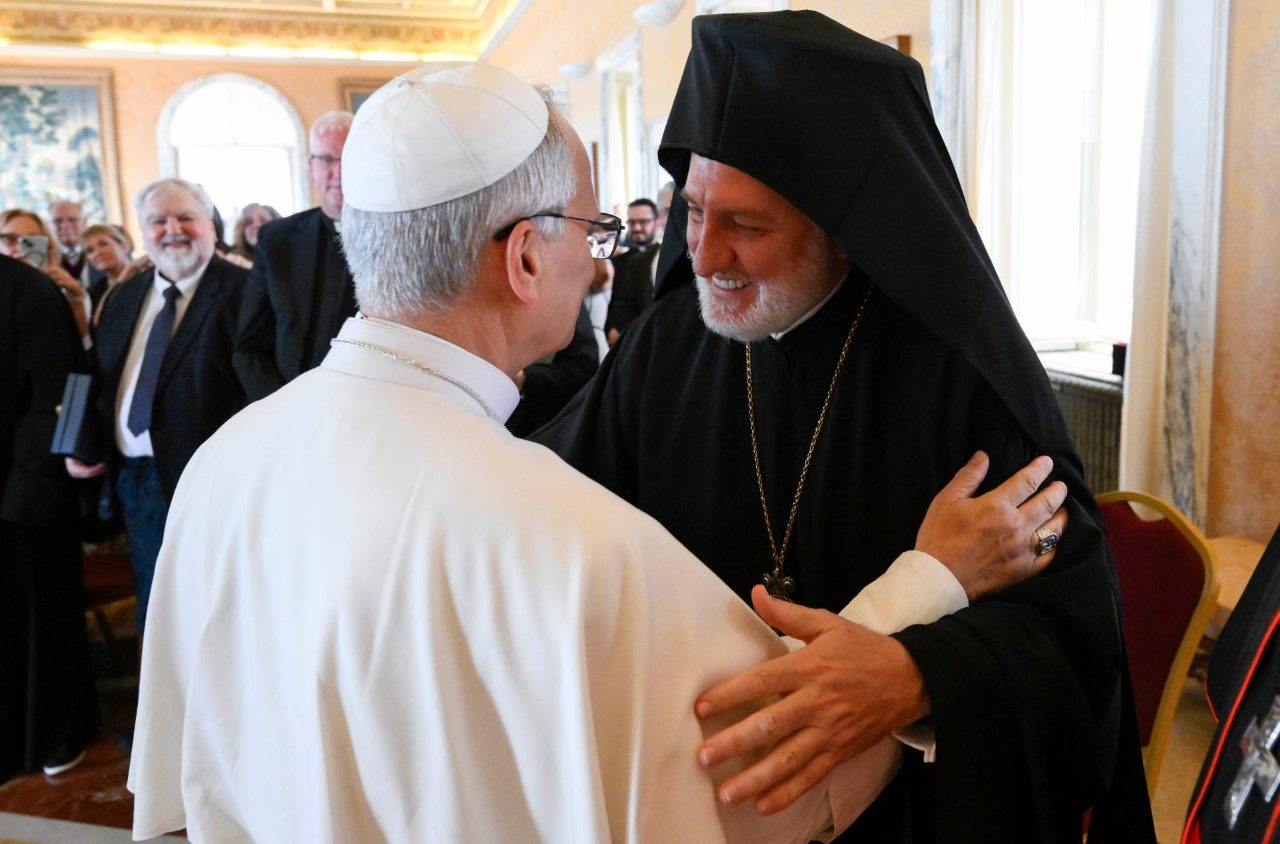 Leone XIV accoglie i pellegrini ortodossi-cattolici: l’unità resta un cammino che non si improvvisa
