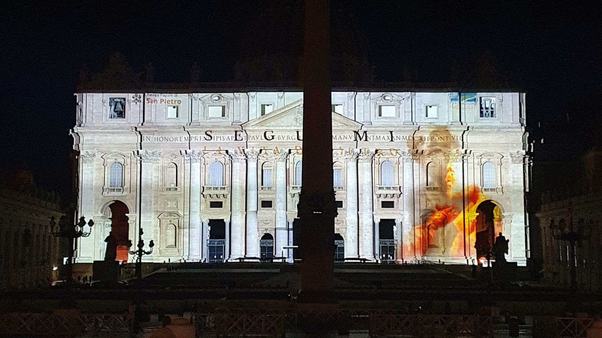 Le parrocchie in crisi per il caro energia e a San Pietro il Papa spara luce sulla facciata