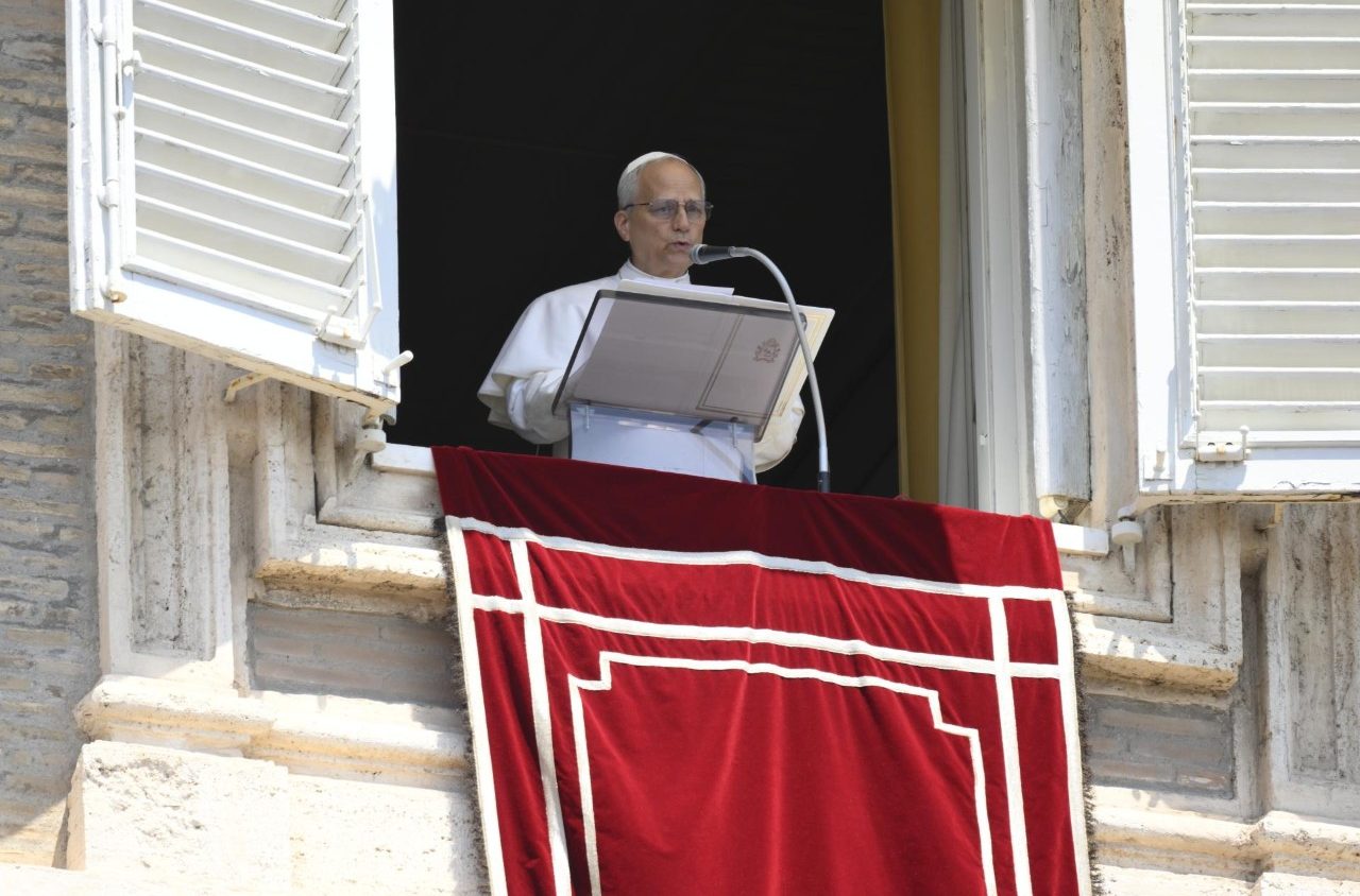 Leone XIV lascia il Vaticano: "Oggi c'è bisogno di discepoli innamorati"