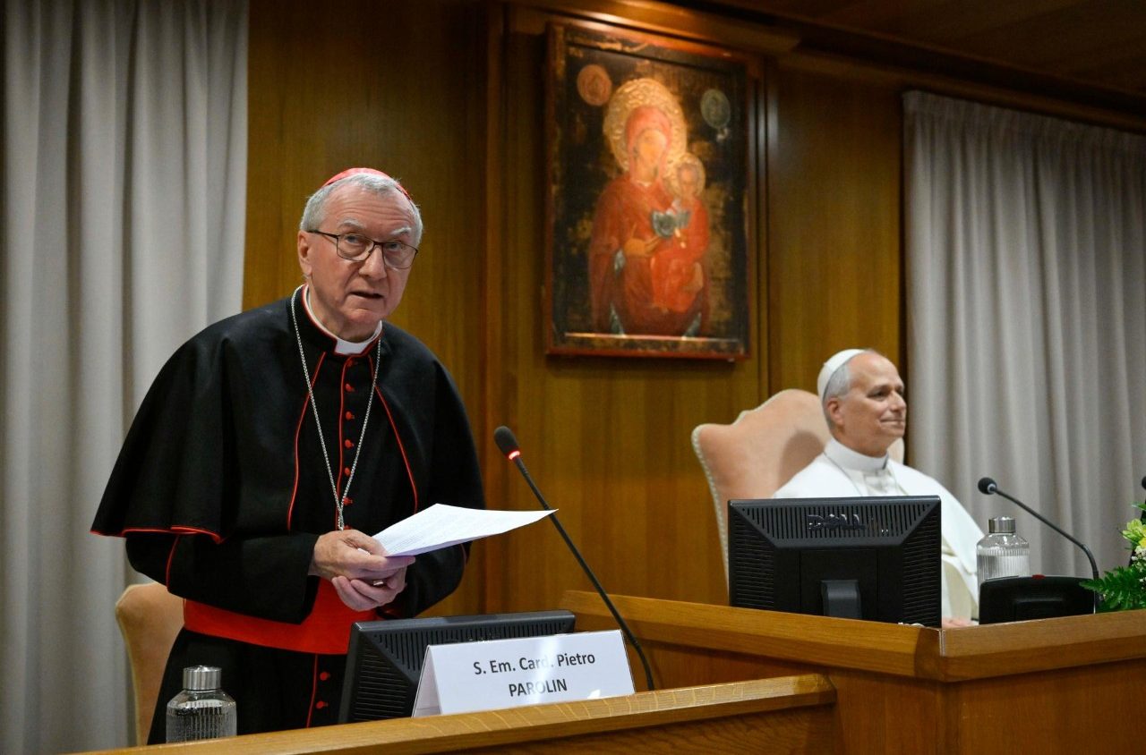 Il Papa presenta per la prima volta un enciclica: "L'intelligenza artificiale va disarmata"
